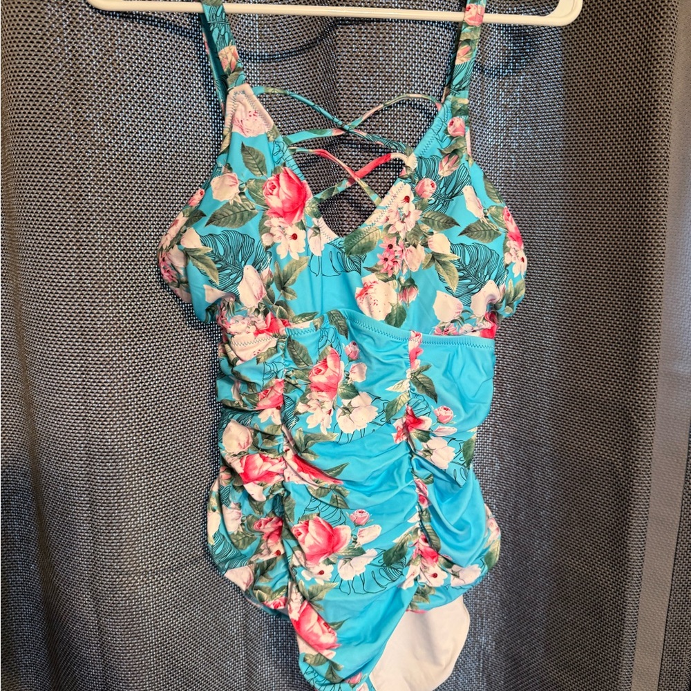 Cupshe Blue and Pink One Piece Swimsuit with Criss-Cross Detail